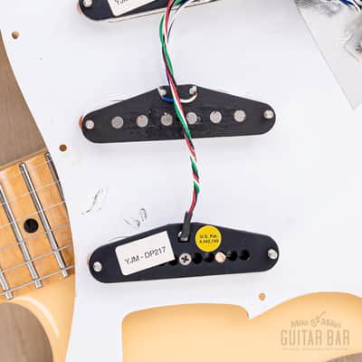 2001 Fender Yngwie Malmsteen Stratocaster ST71-140YM Yellow White, Near-Mint w/ Tweed Case & Hangtag, Japan image 20