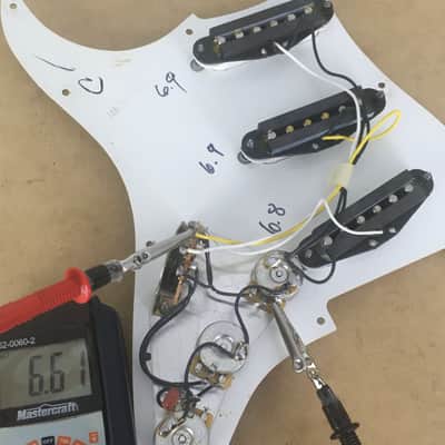 2000s Genuine Fender Guitar Aged Relic Loaded Strat Pickguard Pickups Parchment Natural Aging image 17