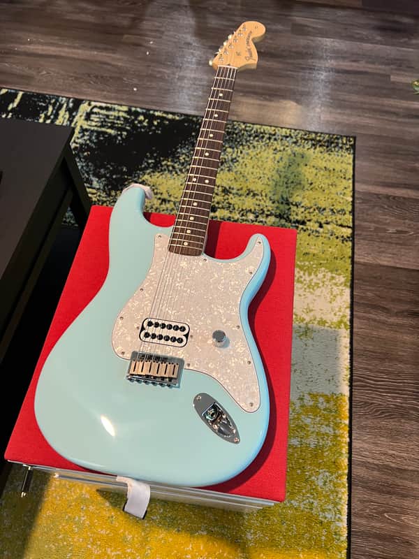 Fender Limited Edition Tom DeLonge Signature Stratocaster 2023 - Daphne Blue