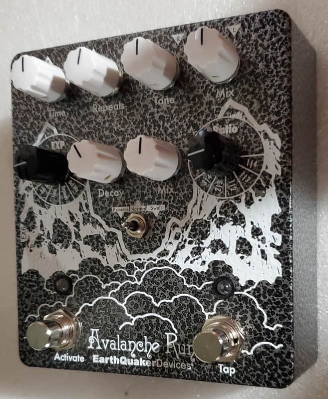 EarthQuaker Devices Avalanche Run Stereo Reverb & Delay with Tap Tempo V2