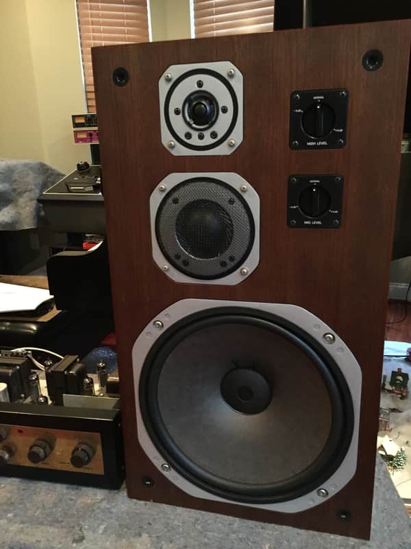 Yamaha NS-690 Three-way 'Bookshelf' loudspeakers - Mint Condition