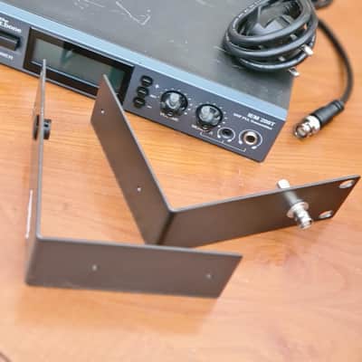 T.Bone the t.bone IEM 200T + IEM 200R In-Ear Monitor Set UHF/PLL 820-844MHz image 14