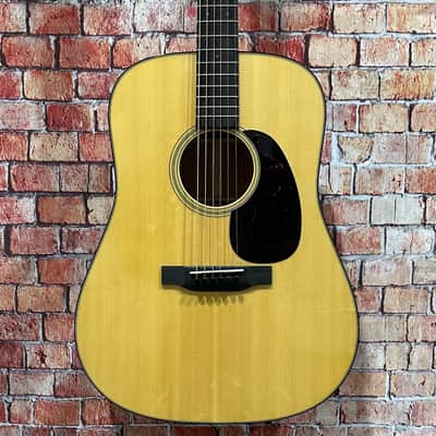 Martin D-18 Acoustic Guitar - Natural w/ Case Bild 2