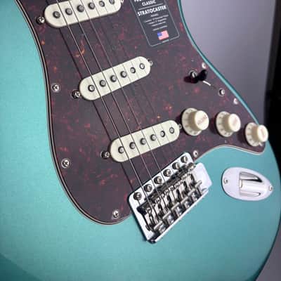2025 Fender American Professional Classic Stratocaster 2025 Faded Sherwood Green Metallic w/ Tortoise Guard Comes with aftermarket case.( Pictured) image 4
