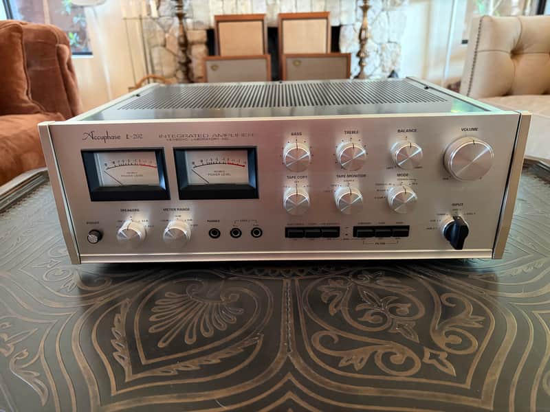 Accuphase E-202 - Serviced and Cleaned image 1