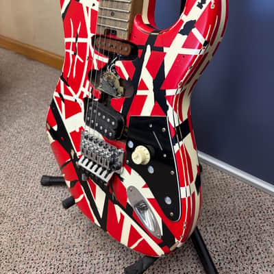 EVH Striped Series Frankie 2020 - Present - Red / White / Black Stripes Relic image 3