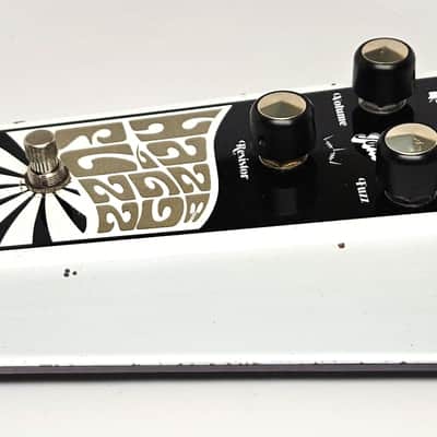 used Isle of Tone Haze 69 Fuzz Big Box Aged White with Box! image 7