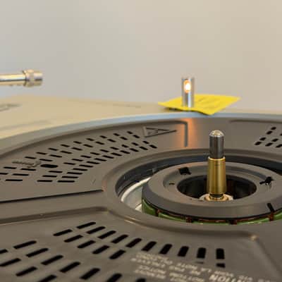 Technics SL-1200 MK2 2004 - Silver image 13