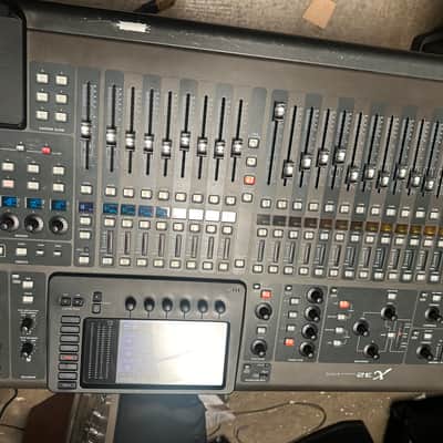 Behringer X32 digital mixer image 1
