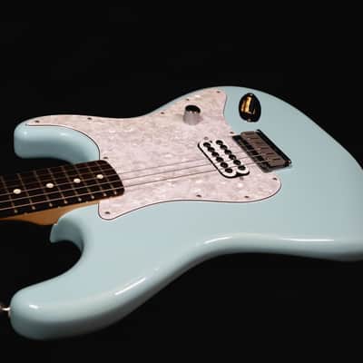 Fender Limited Edition Tom DeLonge Signature Stratocaster 2023 - Daphne Blue image 3