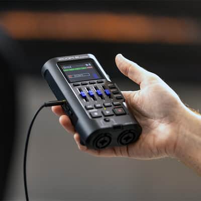 Zoom R4 MultiTrak 32-Bit Float Handheld Recorder image 11