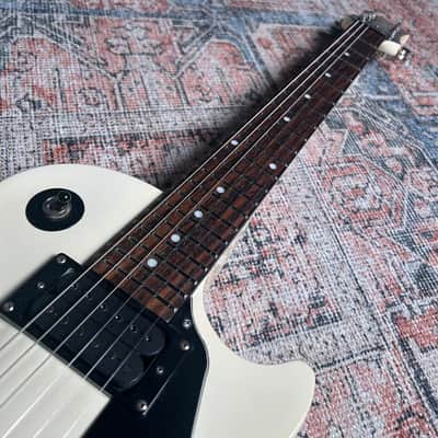 Epiphone Les Paul Studio - Alpine White W/ Gigbag image 4