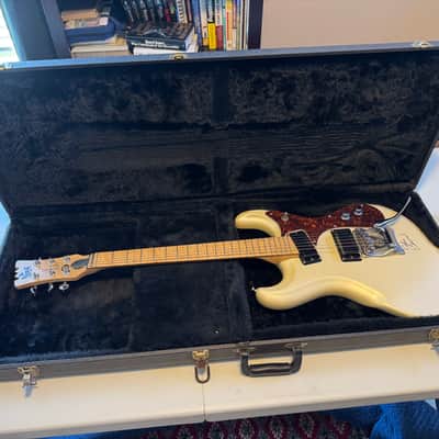 Mosrite The Nokie - Signed by Nokie Edwards & Semie Moseley - Case and box - Vintage image 2