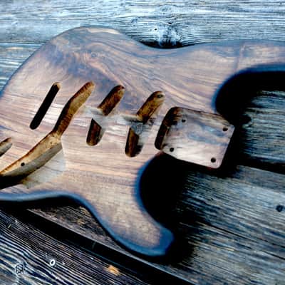 Stratocaster body, walnut image 4