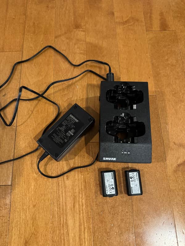 Shure SBC200-US Dual Docking Recharging Station with US Power Supply