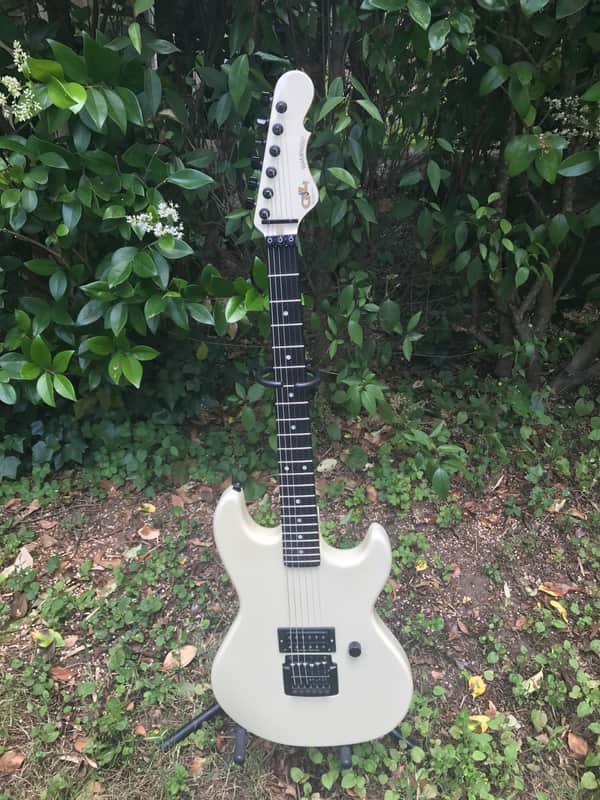 G&L Rampage 1999 White Jerry Cantrell model near mint image 1