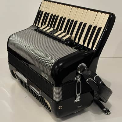 Moreschi Piano Accordion LMMH (41 Key/120 Bass) Made In Italy W/ Hardcase image 4