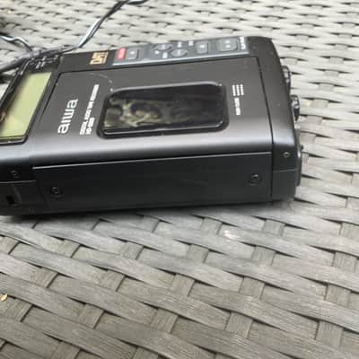 Aiwa Digital audio tape / DAT /. HD - S200 / portable walkman
