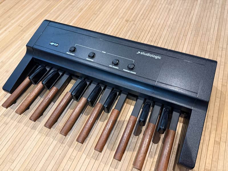 Studiologic MP-117 MIDI Controller Pedalboard + Gator Case – Excellent Condition image 1