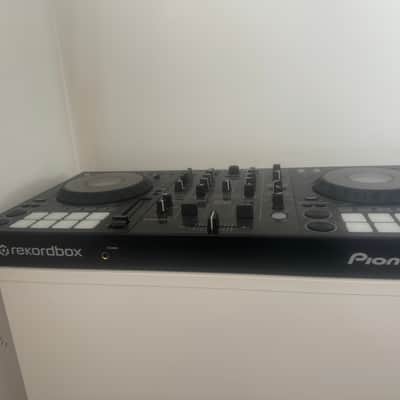 Pioneer DDJ-800 2-Channel Rekordbox DJ Controller 2019 - Present - Black image 3
