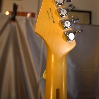 Fender American Deluxe Stratocaster V-Neck with Maple Fretboard 2004 - 2010 - 2-Color Sunburst image 7