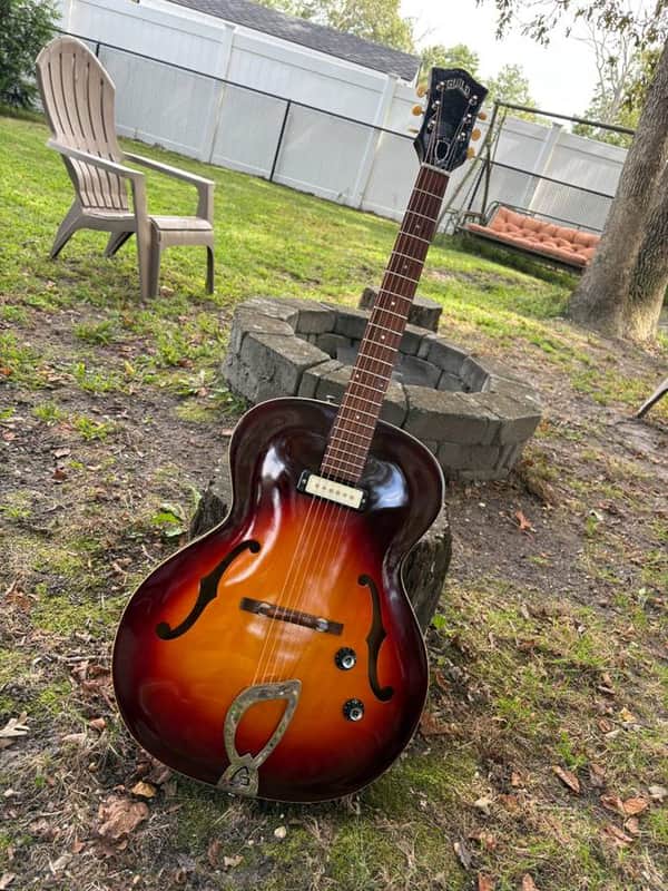 Guild X-50 Cordoba 1965 - Sunburst image 1