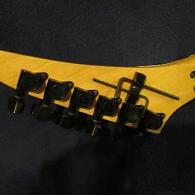 Kramer Sustainer with original hardshell case image 5