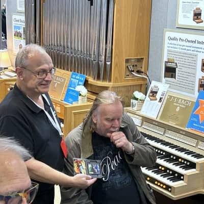 Rick Wakeman Signed Organ ( And played by Rick) + Ultra-Rare Signed MiniDisc image 4
