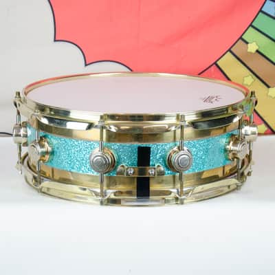 Used 90s DW Edge 5 x 14" Turquoise sparkle Snare, Brass/maple image 7