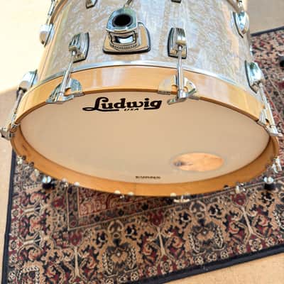 Ludwig 22" x 12" Classic Maple Bass Drum image 2