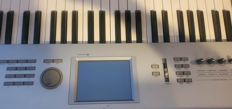 Korg Triton 61-Key 62-Voice Polyphonic Workstation 1999 - 2000 - Silver image 1