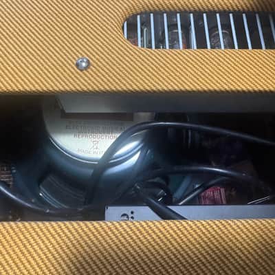 Fender Blues Junior Lacquered Tweed 15-Watt 1x12" Guitar Combo 2016 - Present - Lacquered Tweed image 5