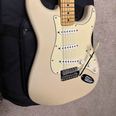 Fender Stratocaster FSR Blonde White 2013 MIM image 2