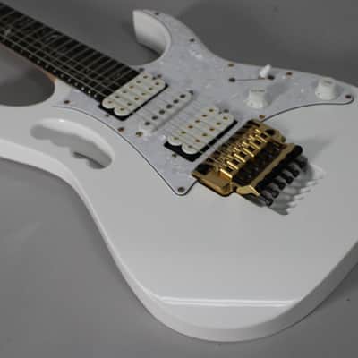 Ibanez JEM7VP Steve Vai Signature with Rosewood Fretboard 2004 - 2019 White image 7