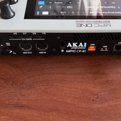 Akai MPC One Standalone MIDI Sequencer Retro Edition 2021 - Present - Grey image 7