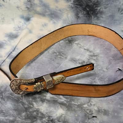 Leather New Old Stock USA "Old School" Style Full Grain Leather Cowboy Silver Buckle Fancy Guitar Strap Metal Buckle Case Candy image 2