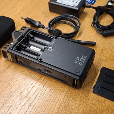 Roland R-26 Portable Recorder 6 channels image 10