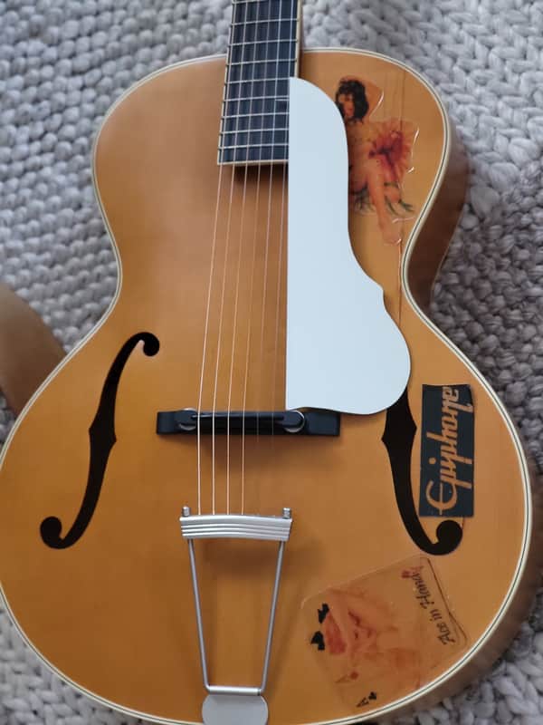 Archtop Schlaggitarre