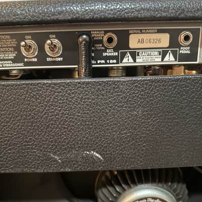 Fender "Custom" Vibrasonic 100-Watt 1x15" Guitar Combo 1995 - 1996 - Black image 11