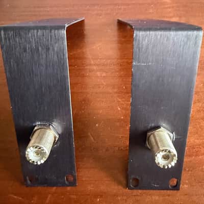 Shure sCS4 wireless receiver rack ears - Black image 3