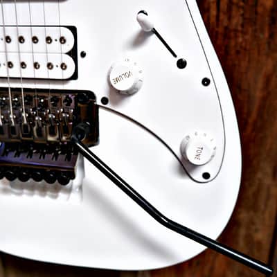 Ibanez JEMJR Steve Vai Signature - White image 3