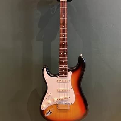 Fender Stratocaster Left-Handed with 3-Bolt Neck, Rosewood Fretboard 1971 - 1977 - Sunburst image 2