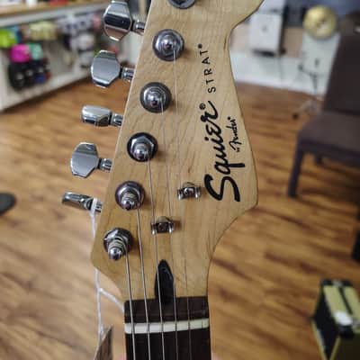 Squier Affinity Series Stratocaster with Rosewood Fretboard 2004 - 2013 - Metallic Red image 14