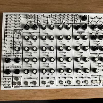 Immagine Soma Laboratory Pulsar-23 (SCREW VERSION) Organismic Drum Machine 2017 - Present - White - 2