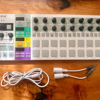 Arturia BeatStep Pro MIDI Controller 2017 - Present - White