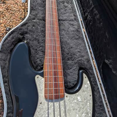Fender Jazz 2000-2001 - Black image 4