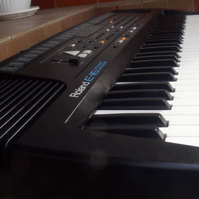Roland E16 61-Key Intelligent Synthesizer Black image 10