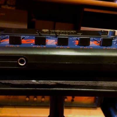 Velleman Promix 100 - 4 Channel + 2 microphone channel mixing panel image 4