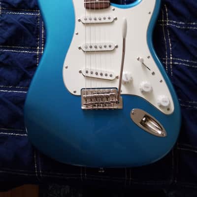 Squier Classic Vibe '60s Stratocaster with Laurel Fretboard 2019 - Present - Lake Placid Blue image 8