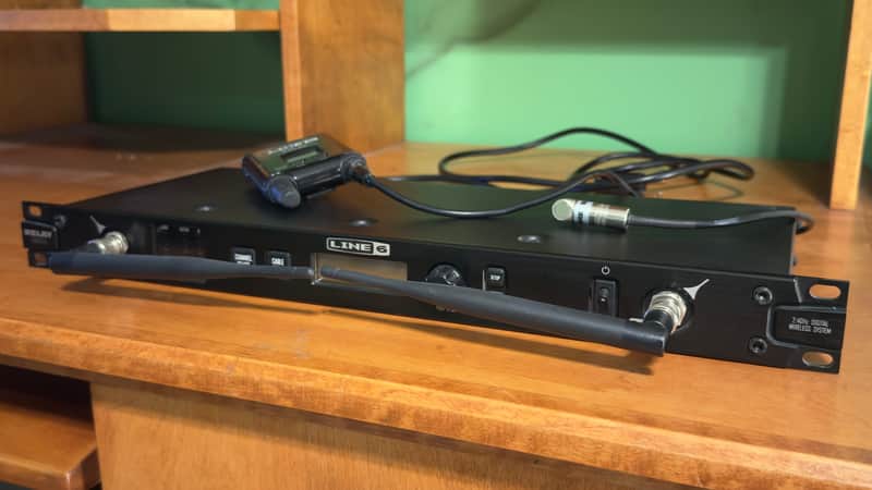 Line 6 Relay G90 Guitar Wireless System Receiver and Transmitter | Black